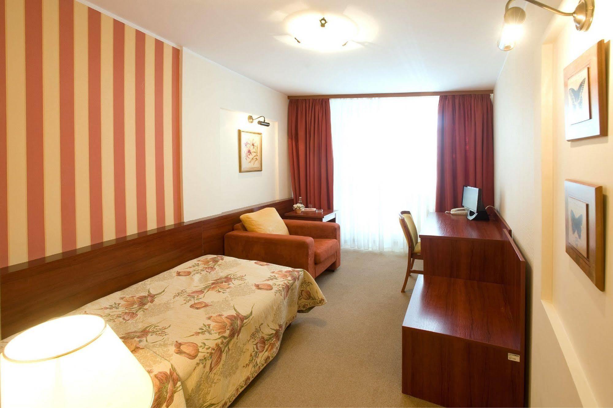 Hotel Dal Gdansk Bagian luar foto